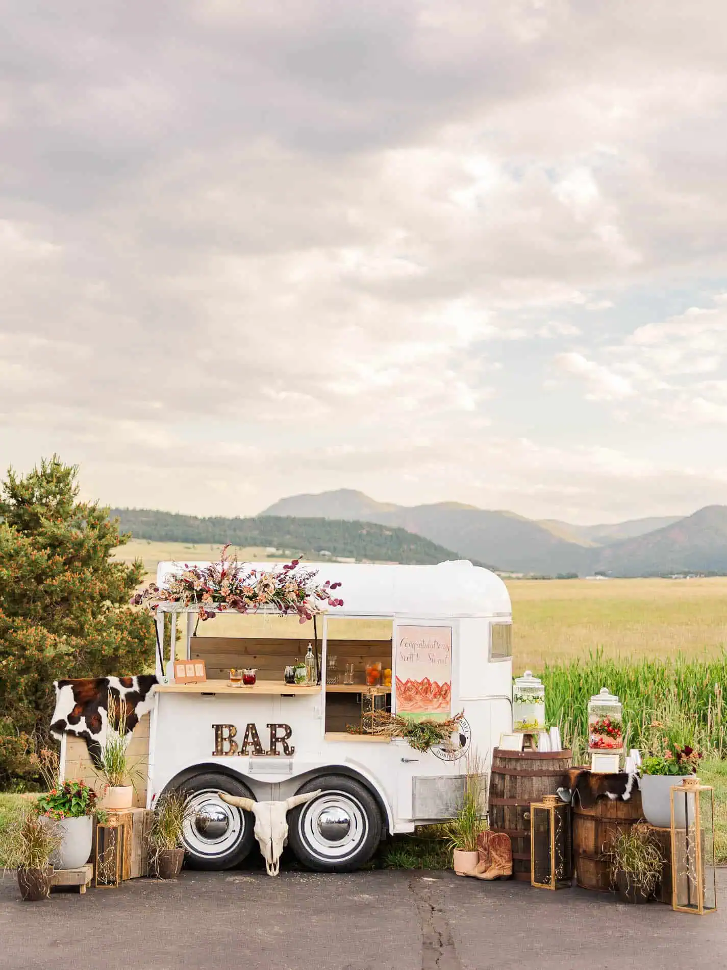 Stylish Western Wedding